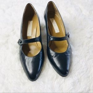 Perry Ellis Portfolio vintage navy Mary Jane heels